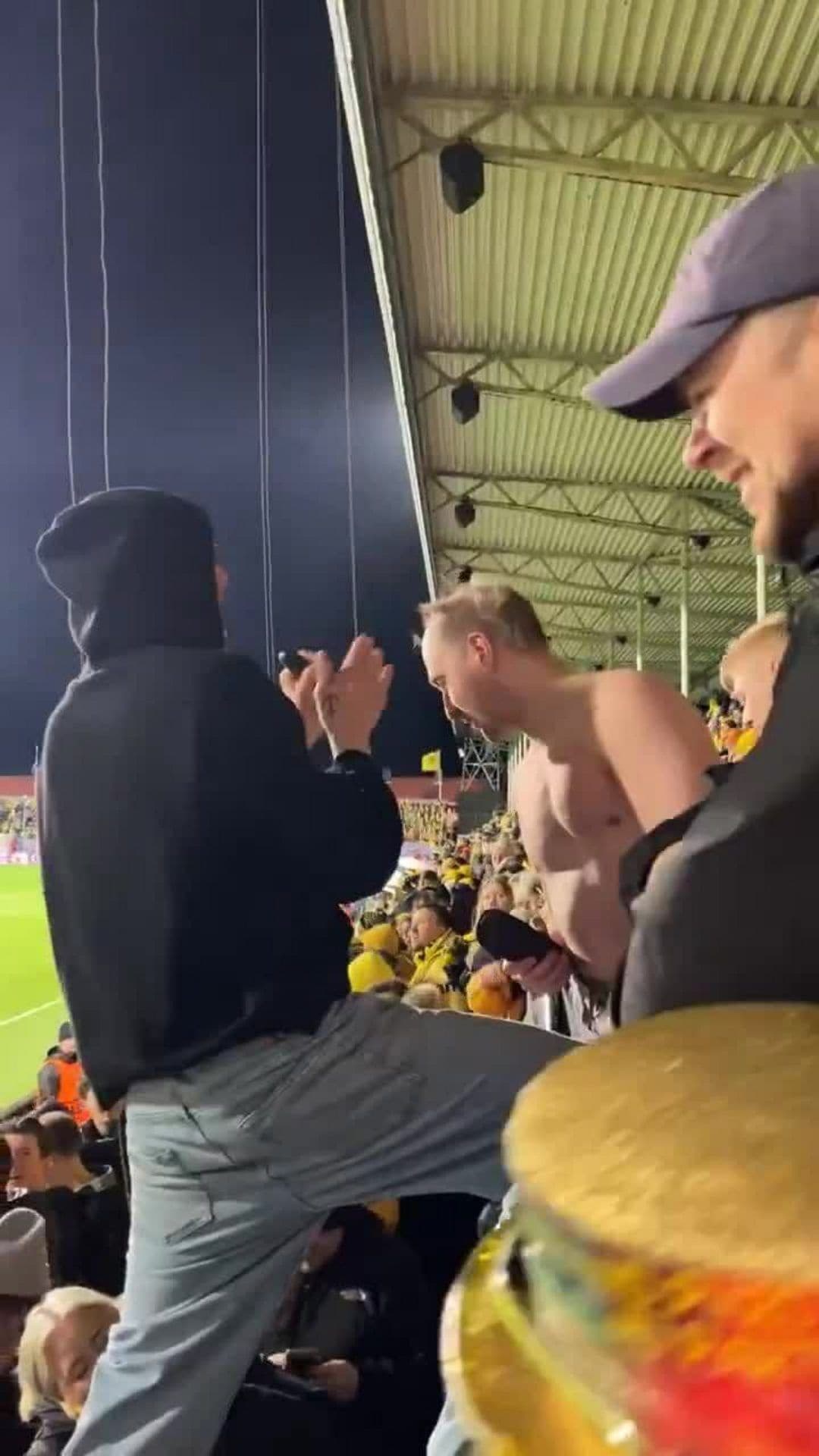 Fanoušek Bodö se nechal po páté výhře v Lize mistrů ostříhat na tribuně