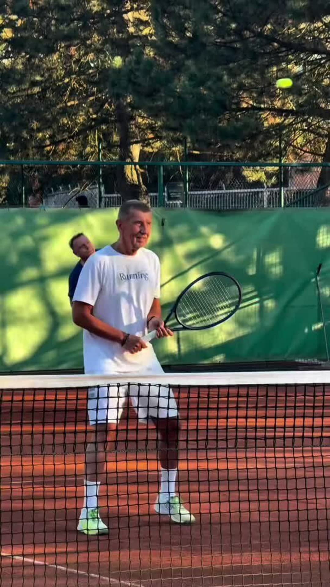 Babiš v Moravskoslezském kraji: Na tenise s ministrem Juchelkou